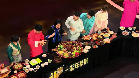 《回家吃饭》年夜饭晚会节目现场.jpg 《回家吃饭》年夜饭晚会节目现场.jpg