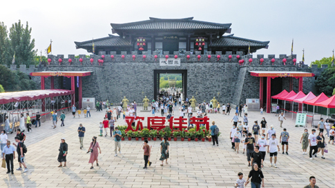 1无锡影视基地喜迎中秋.JPG