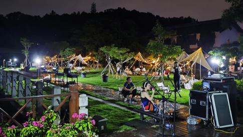 7南海影视城桃花岛夜场露营氛围满满.jpg 7南海影视城桃花岛夜场露营氛围满满.jpg