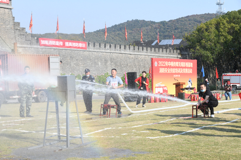 参赛运动员参与射水打靶项目.JPG