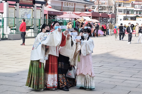 南海影视城游客领取免费入园兑换券.jpg 南海影视城游客领取免费入园兑换券.jpg