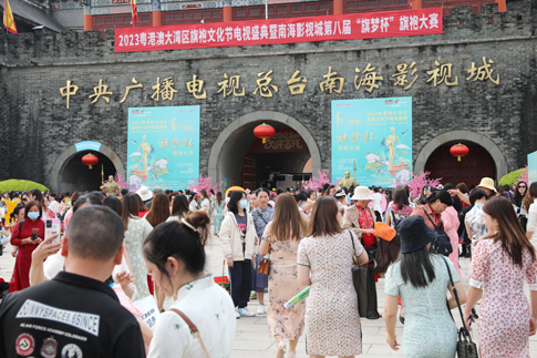 南海景区游人如织.JPG