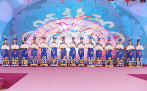 南海景区举办旗袍大赛，尽展女性风采.JPG