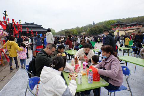 2无锡景区美食集市人气火爆.JPG