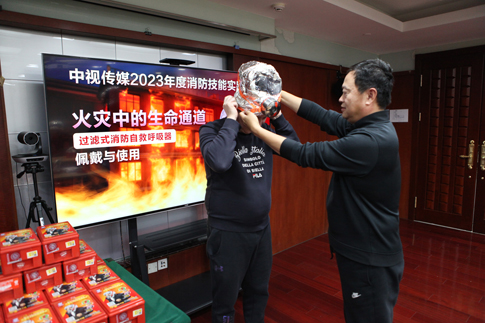 4消防自救呼吸器佩戴使用培训1.JPG
