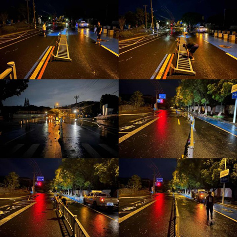 消防队连夜修复景区外部道路护栏，恢复景区通道.jpg