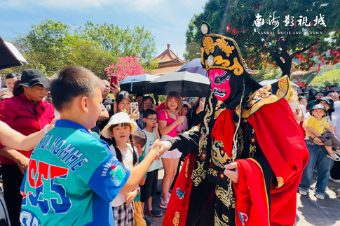 10南海景区《国粹百面》互动演出备受欢迎.jpg