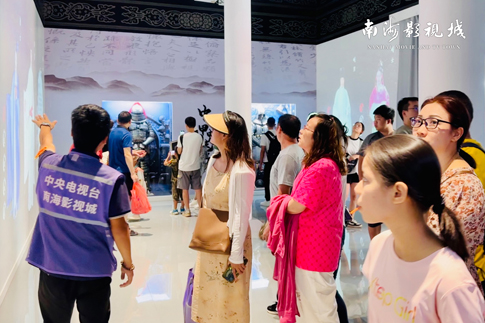 11南海景区国庆上新汉服文化体验馆备受游客喜爱.jpg