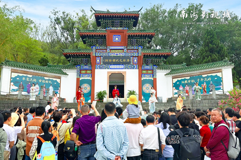 5南海景区十二花神备受欢迎.jpg