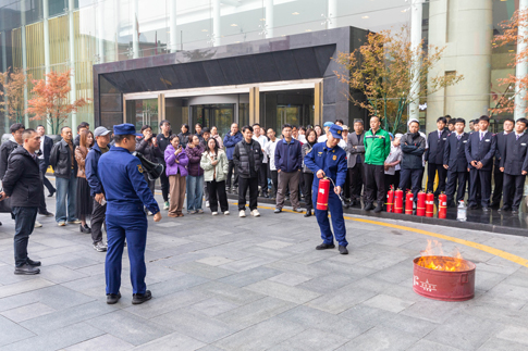 1北京办公区联合物业开展消防器材使用培训.jpg 1北京办公区联合物业开展消防器材使用培训.jpg
