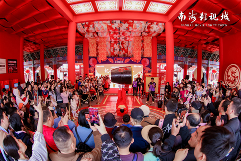 6南海景区杂技绝活精彩上演.jpg