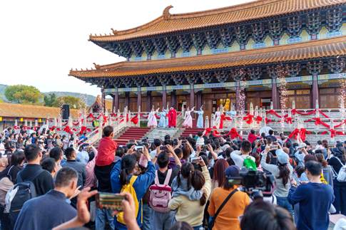 1无锡景区《皇宫乐舞》演出人气爆棚.jpg