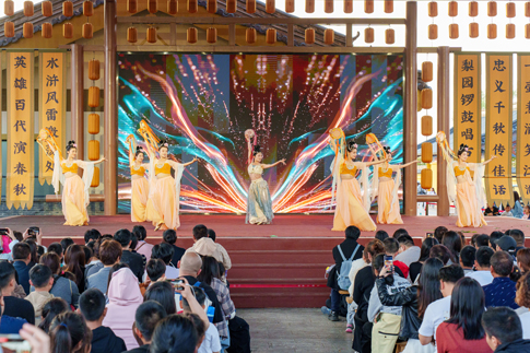 2无锡景区《宋韵风情汇》演出受到游客欢迎.jpg